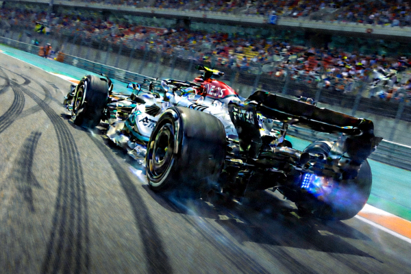F1赛车2026赛季新规赛车在赛道上飞驰
